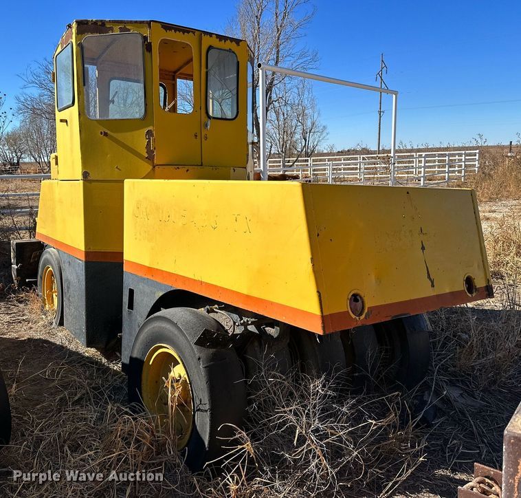 image for item DQ1530 Hyster C550A  pneumatic roller