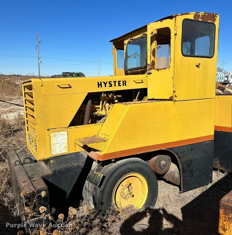 image for item DQ1530 Hyster C550A  pneumatic roller