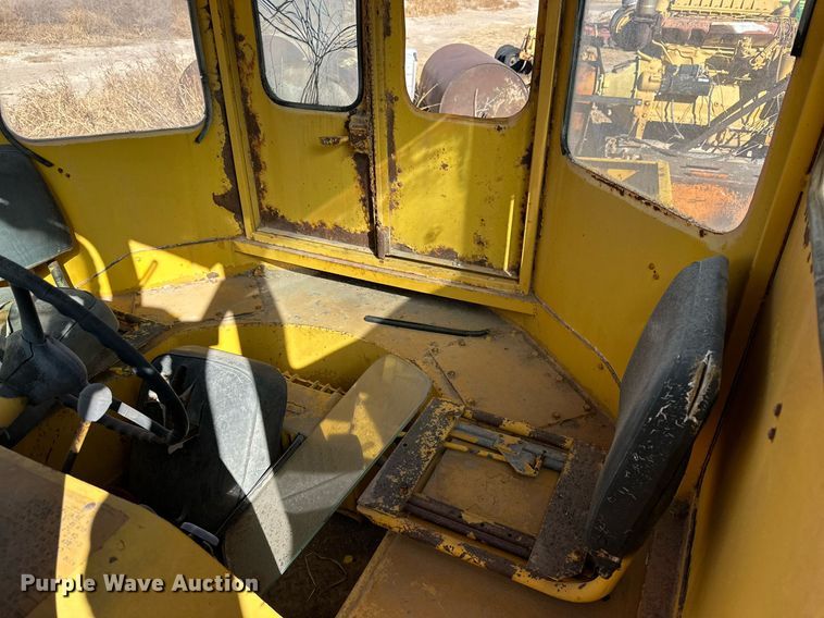 image for item DQ1530 Hyster C550A  pneumatic roller