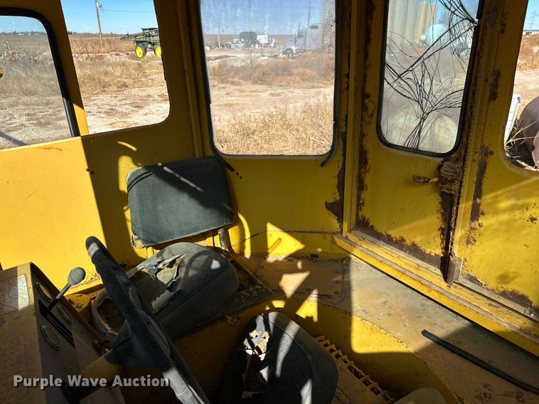 image for item DQ1530 Hyster C550A  pneumatic roller