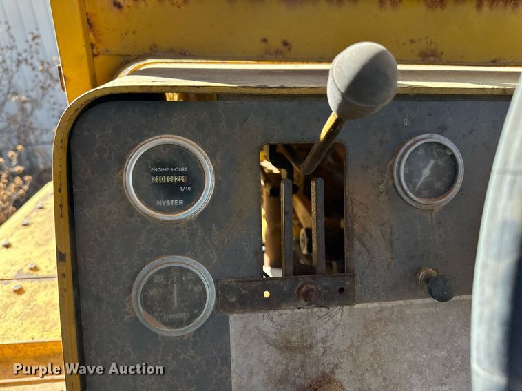 image for item DQ1530 Hyster C550A  pneumatic roller