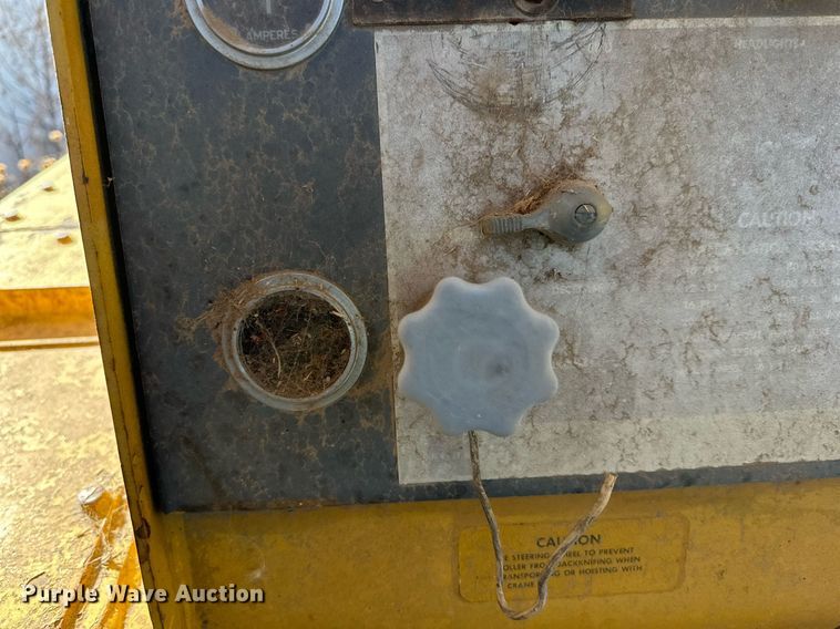 image for item DQ1530 Hyster C550A  pneumatic roller