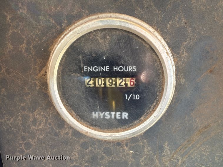 image for item DQ1530 Hyster C550A  pneumatic roller