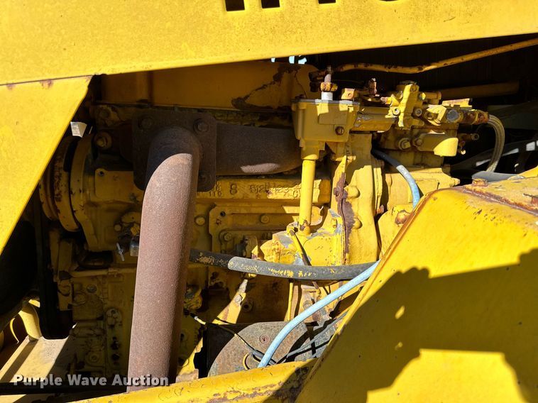 image for item DQ1530 Hyster C550A  pneumatic roller