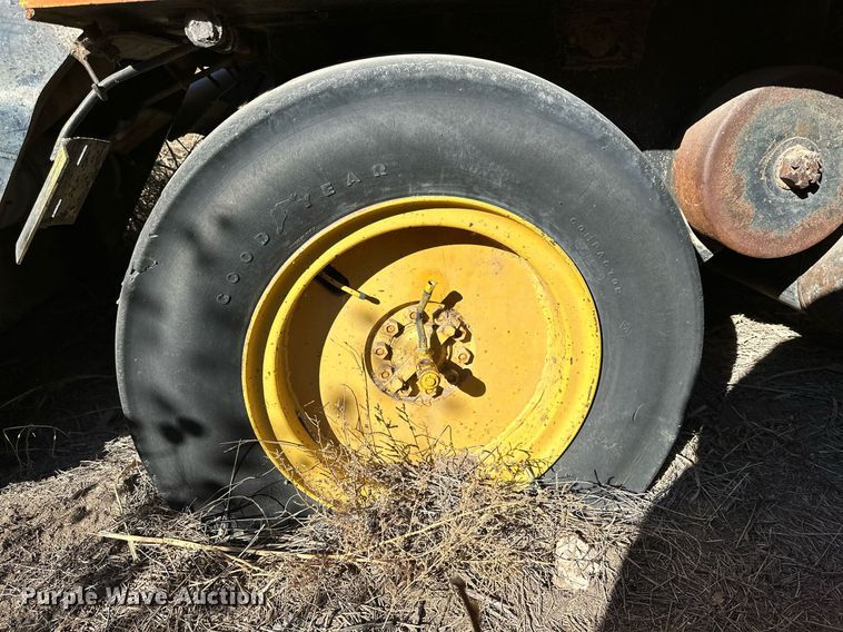 image for item DQ1530 Hyster C550A  pneumatic roller