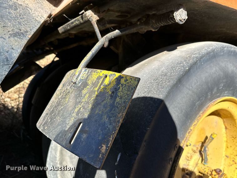 image for item DQ1530 Hyster C550A  pneumatic roller