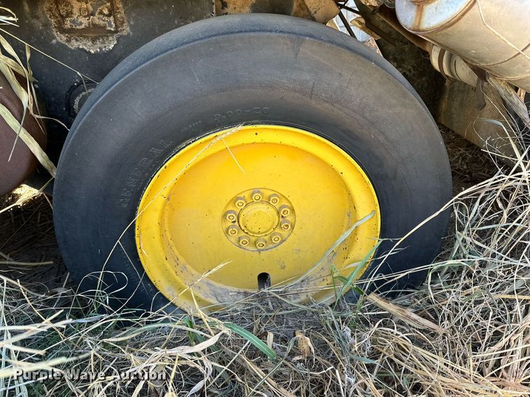 image for item DQ1530 Hyster C550A  pneumatic roller