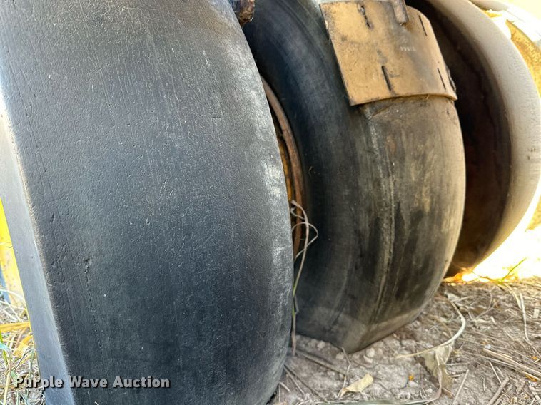 image for item DQ1530 Hyster C550A  pneumatic roller