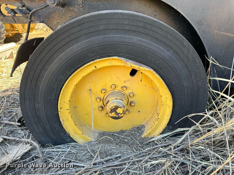 image for item DQ1530 Hyster C550A  pneumatic roller