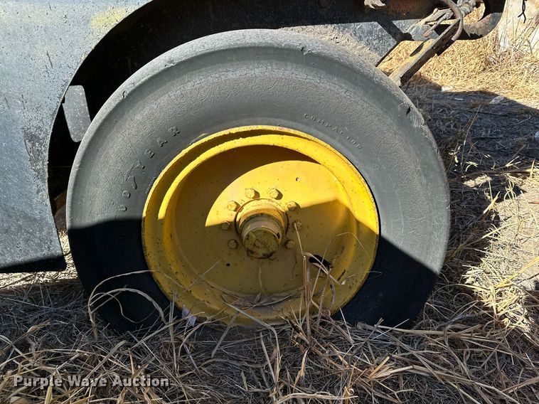 image for item DQ1530 Hyster C550A  pneumatic roller