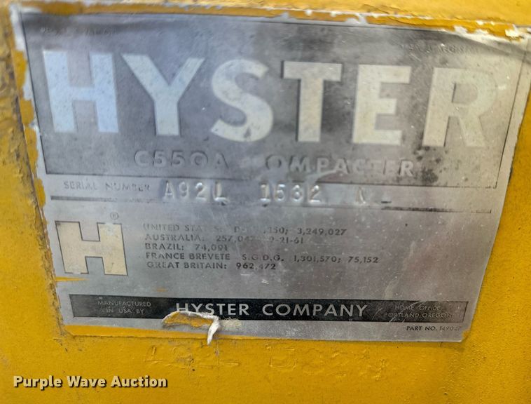 image for item DQ1530 Hyster C550A  pneumatic roller