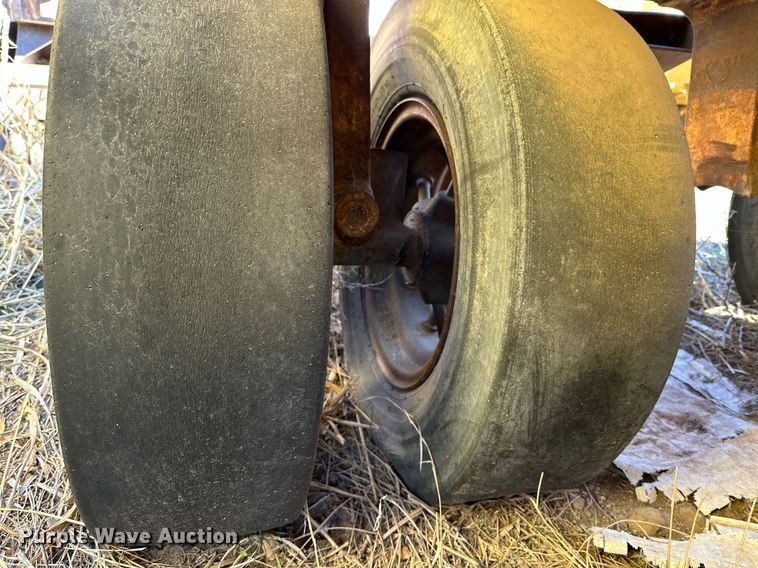 image for item DQ1531 W.E. Grace   pull type pneumatic roller