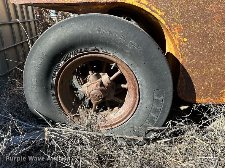 image for item DQ1531 W.E. Grace   pull type pneumatic roller