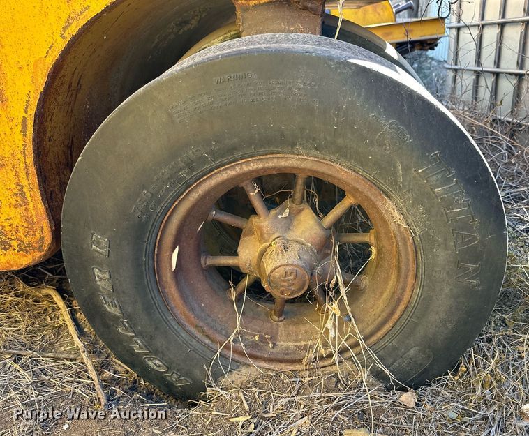 image for item DQ1531 W.E. Grace   pull type pneumatic roller