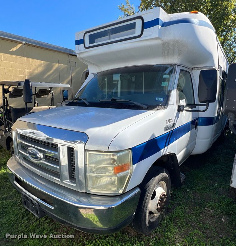image for item DQ2306 2008 Ford E450  shuttle bus