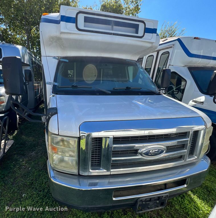 image for item DQ2306 2008 Ford E450  shuttle bus