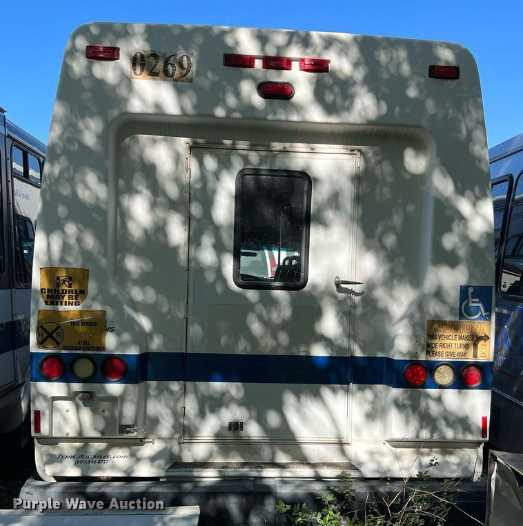 image for item DQ2306 2008 Ford E450  shuttle bus