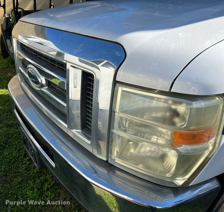 image for item DQ2306 2008 Ford E450  shuttle bus