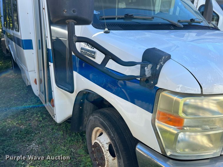 image for item DQ2306 2008 Ford E450  shuttle bus