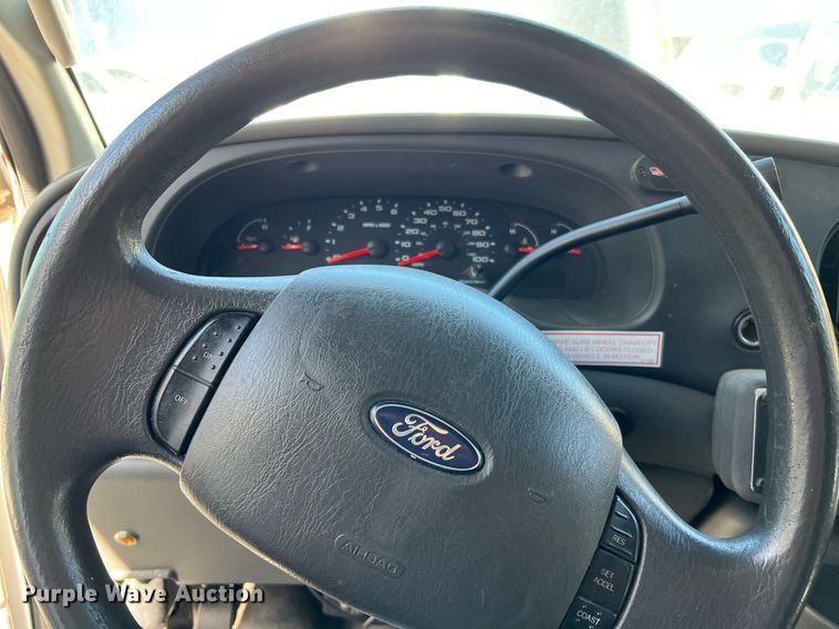 image for item DQ2306 2008 Ford E450  shuttle bus