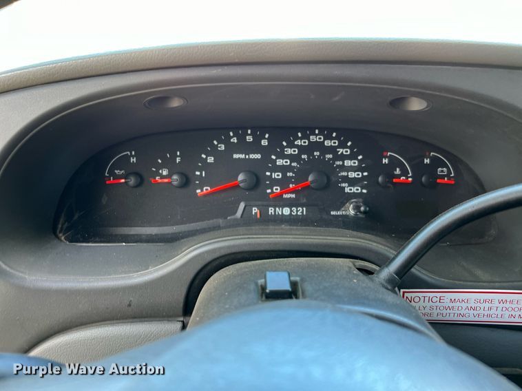 image for item DQ2306 2008 Ford E450  shuttle bus