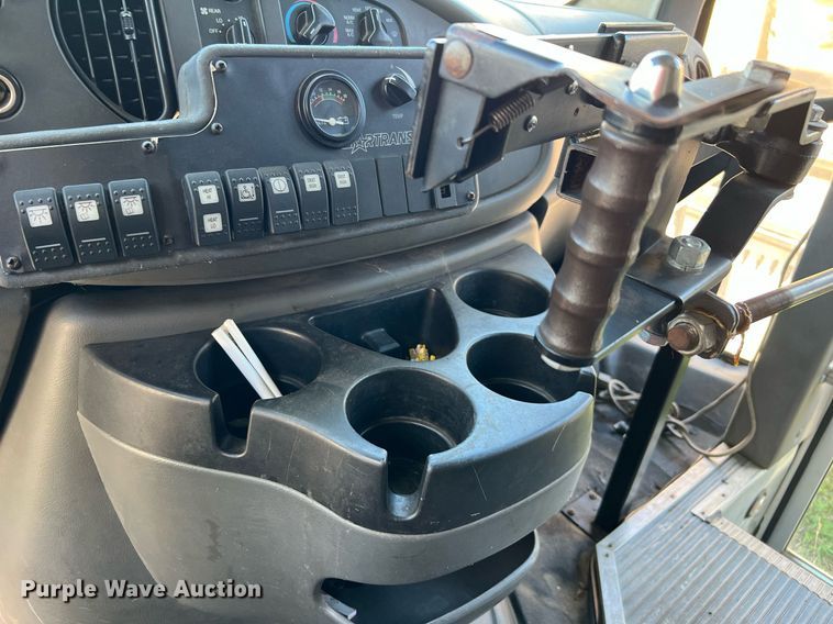 image for item DQ2306 2008 Ford E450  shuttle bus