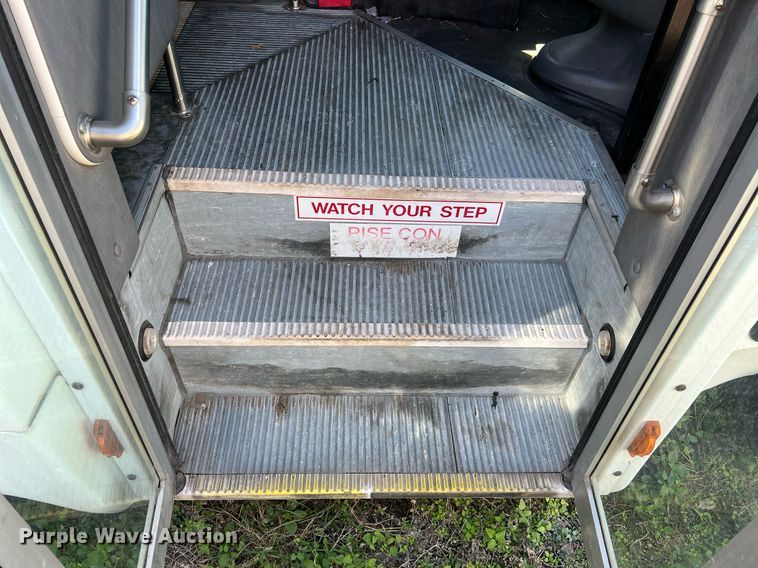 image for item DQ2306 2008 Ford E450  shuttle bus