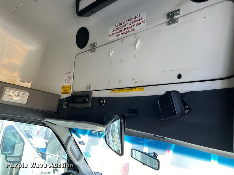 image for item DQ2306 2008 Ford E450  shuttle bus