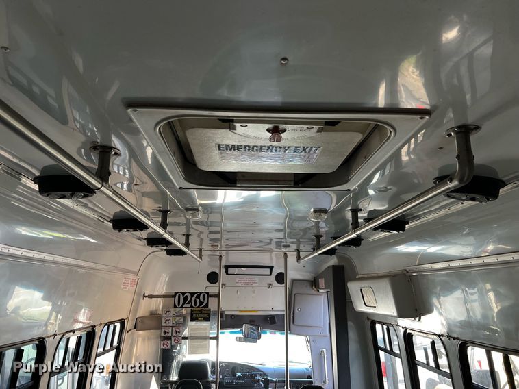 image for item DQ2306 2008 Ford E450  shuttle bus