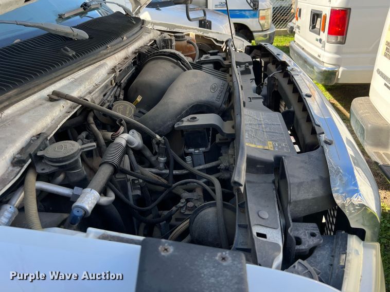 image for item DQ2306 2008 Ford E450  shuttle bus