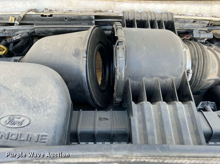 image for item DQ2306 2008 Ford E450  shuttle bus