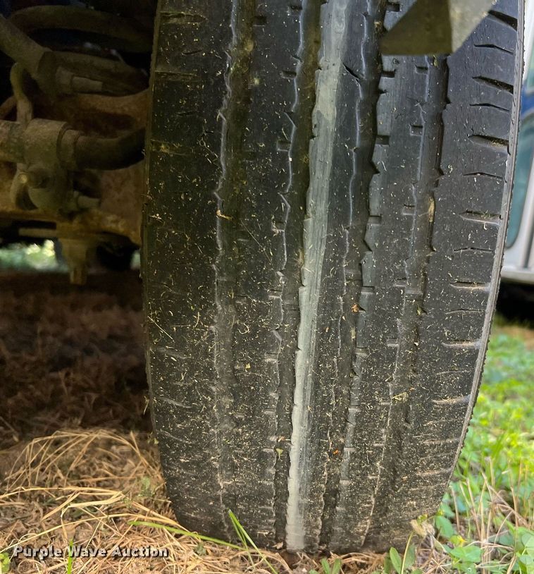 image for item DQ2306 2008 Ford E450  shuttle bus