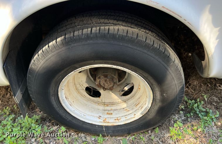 image for item DQ2306 2008 Ford E450  shuttle bus