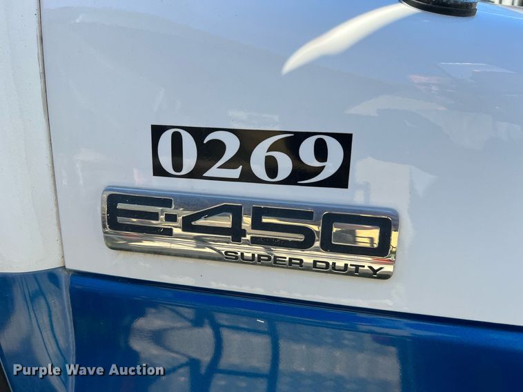 image for item DQ2306 2008 Ford E450  shuttle bus