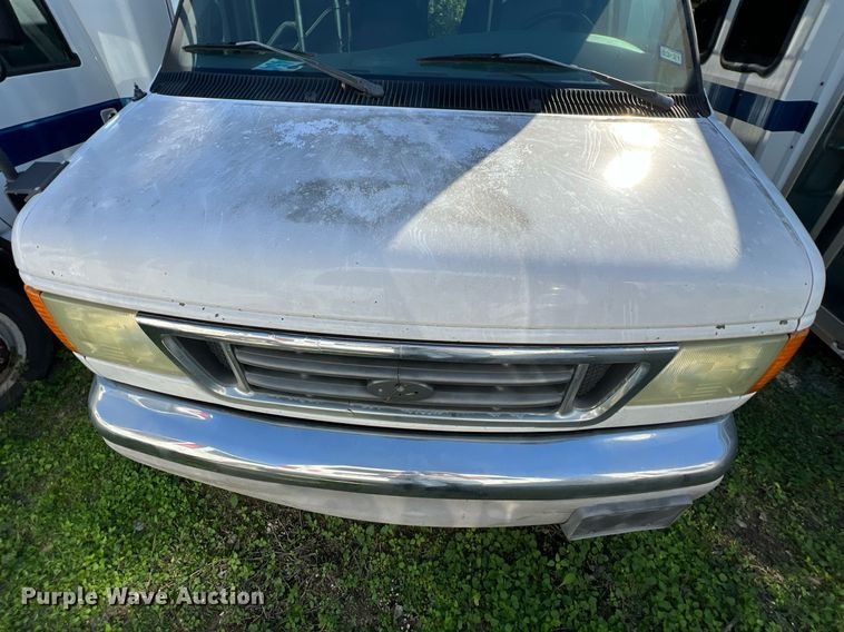 image for item DQ2307 2004 Ford E450  shuttle bus
