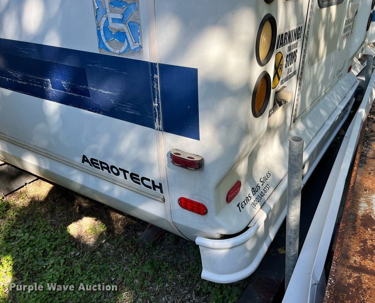 image for item DQ2307 2004 Ford E450  shuttle bus