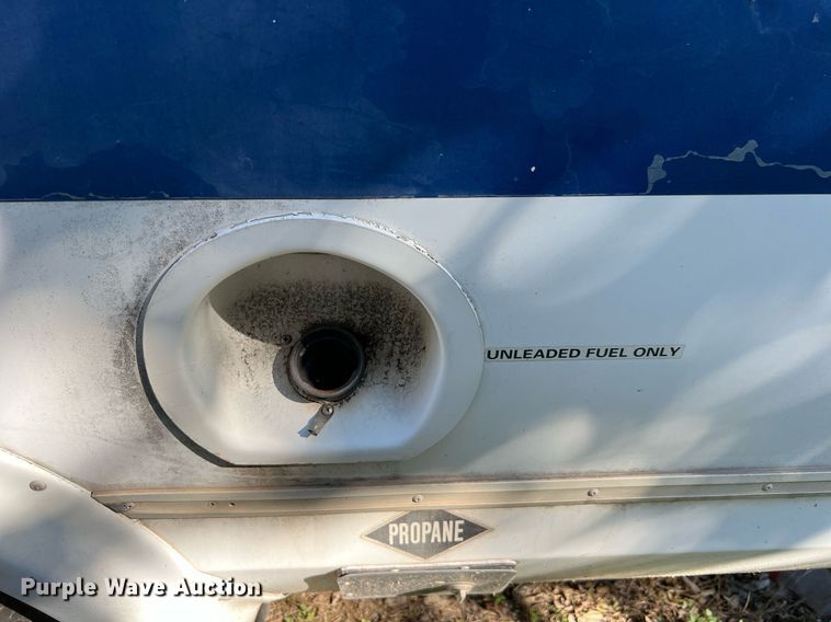 image for item DQ2307 2004 Ford E450  shuttle bus