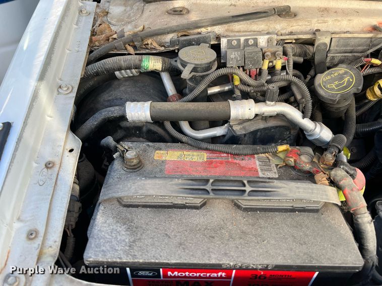 image for item DQ2307 2004 Ford E450  shuttle bus