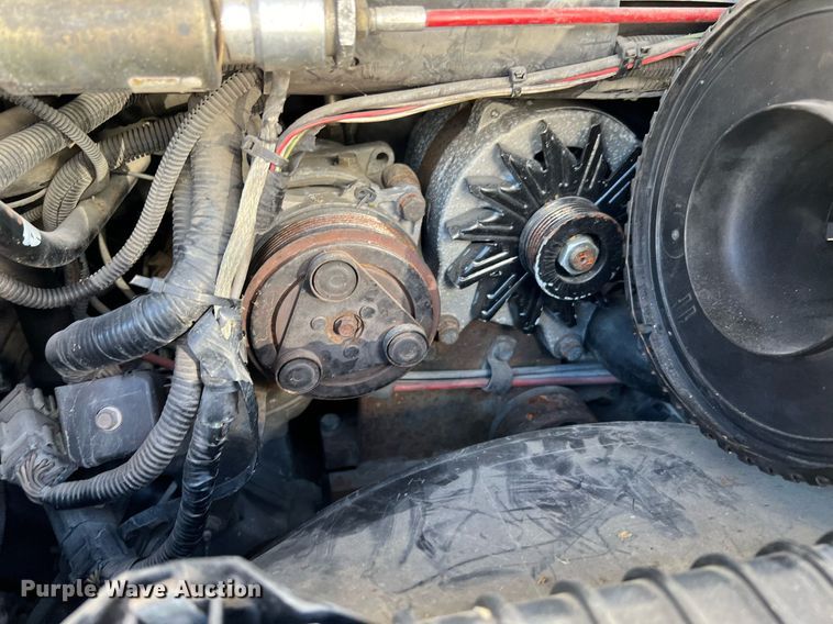 image for item DQ2307 2004 Ford E450  shuttle bus