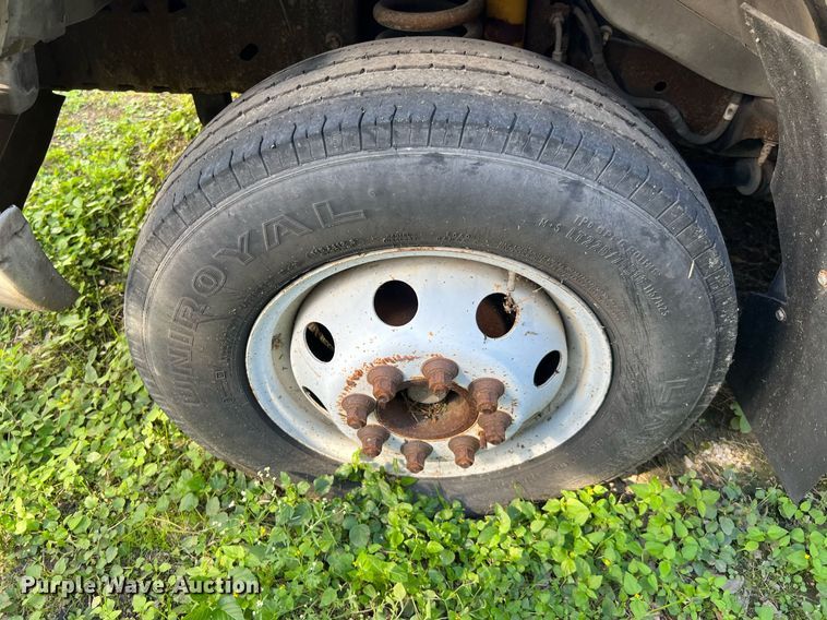 image for item DQ2307 2004 Ford E450  shuttle bus