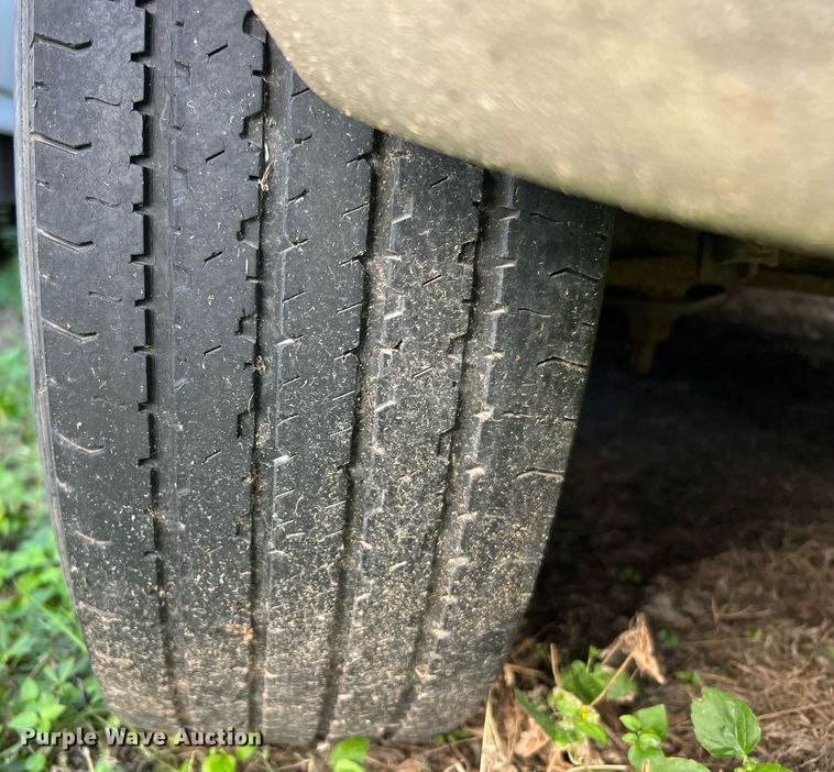 image for item DQ2307 2004 Ford E450  shuttle bus