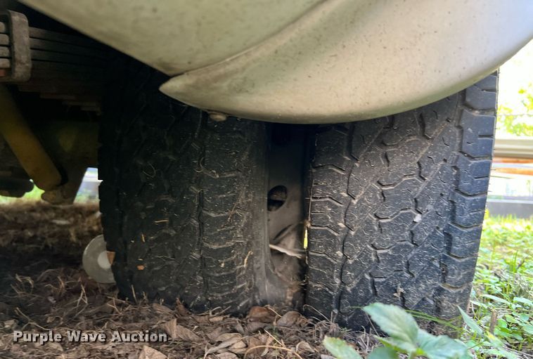 image for item DQ2307 2004 Ford E450  shuttle bus