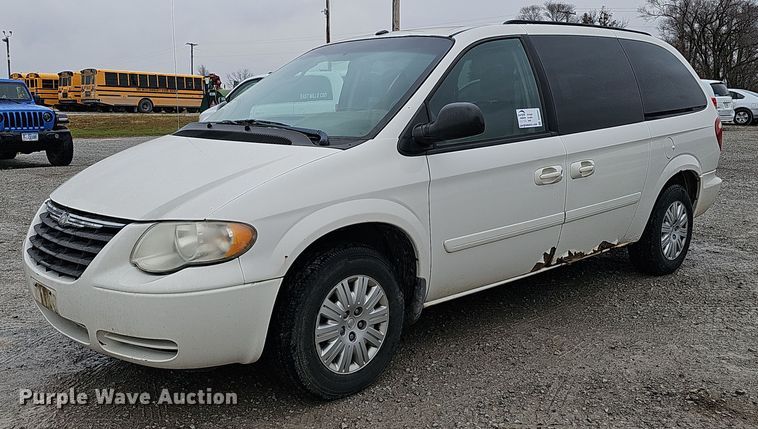 image for item DQ8491 2006 Chrysler Town & Country  van