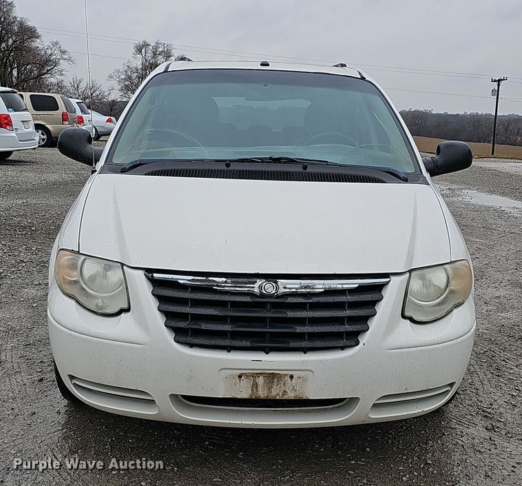 image for item DQ8491 2006 Chrysler Town & Country  van
