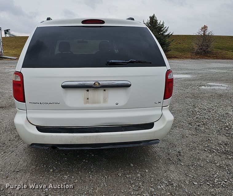 image for item DQ8491 2006 Chrysler Town & Country  van