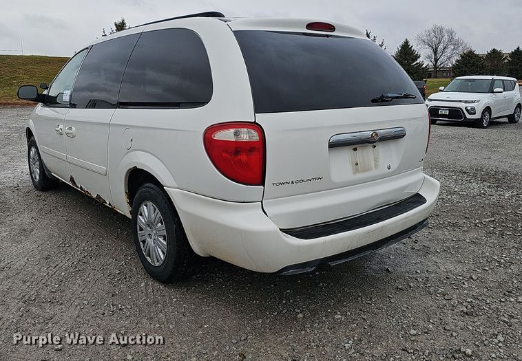 image for item DQ8491 2006 Chrysler Town & Country  van