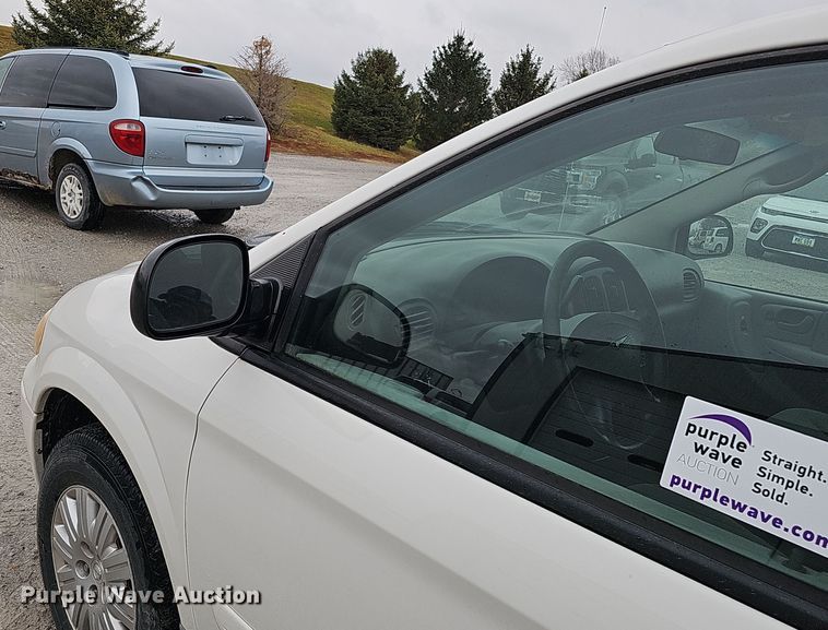 image for item DQ8491 2006 Chrysler Town & Country  van