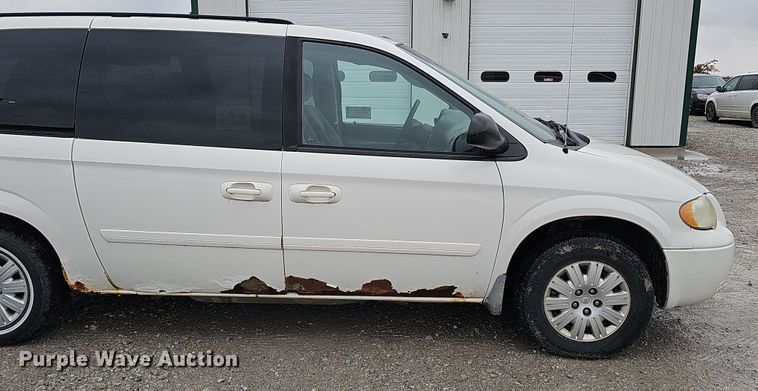 image for item DQ8491 2006 Chrysler Town & Country  van