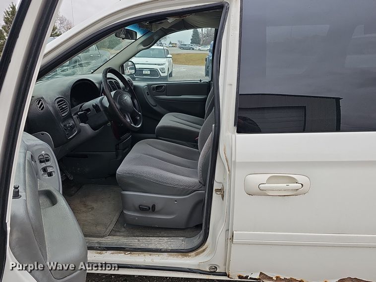 image for item DQ8491 2006 Chrysler Town & Country  van