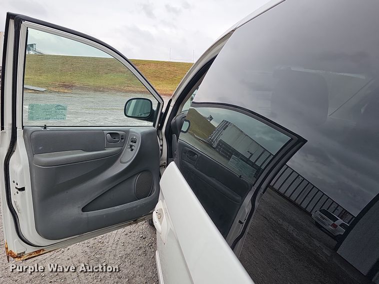 image for item DQ8491 2006 Chrysler Town & Country  van